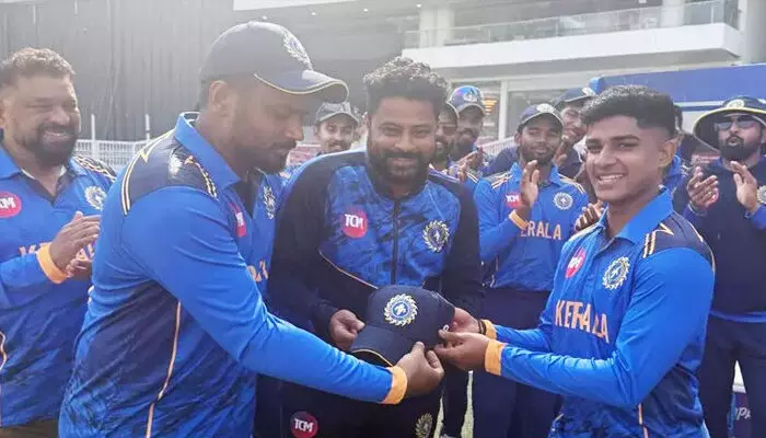 അഞ്ച് സിക്സും 2 ഫോറും പറത്തി സഞ്ജുവിന്റെ വെടിക്കെട്ട്; മുഷ്താഖ് അലിയിൽ കേരളത്തിന് അനായാസ ജയം; ഛത്തീസ്ഗഢിന്റെ വിജയലക്ഷ്യം മറികടന്നത് 58 പന്തുകൾ ബാക്കിനിൽക്കെ; ആസിഫ് മൂന്ന് വിക്കറ്റ് അഞ്ച് സിക്സും 2 ഫോറും പറത്തി സഞ്ജുവിന്റെ വെടിക്കെട്ട്; മുഷ്താഖ് അലിയിൽ കേരളത്തിന് അനായാസ ജയം; ഛത്തീസ്ഗഢിന്റെ വിജയലക്ഷ്യം മറികടന്നത് 58 പന്തുകൾ ബാക്കിനിൽക്കെ; ആസിഫ് മൂന്ന് വിക്കറ്റ്