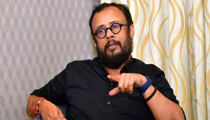 വേഷം മാറുന്നതിനായി അവൾ ഗ്രീൻ റൂമിലേക്ക് ഓടിയെത്തി, ഞാൻ അവിടെ ഉണ്ടായിരുന്നത് കണ്ടില്ല; രു നിമിഷം എന്ത് ചെയ്യണമെന്ന് അറിയാത്ത അവസ്ഥയിലായി; വെളിപ്പെടുത്തലുമായി ലാൽ ജോസ് വേഷം മാറുന്നതിനായി അവൾ ഗ്രീൻ റൂമിലേക്ക് ഓടിയെത്തി, ഞാൻ അവിടെ ഉണ്ടായിരുന്നത് കണ്ടില്ല; രു നിമിഷം എന്ത് ചെയ്യണമെന്ന് അറിയാത്ത അവസ്ഥയിലായി; വെളിപ്പെടുത്തലുമായി ലാൽ ജോസ്