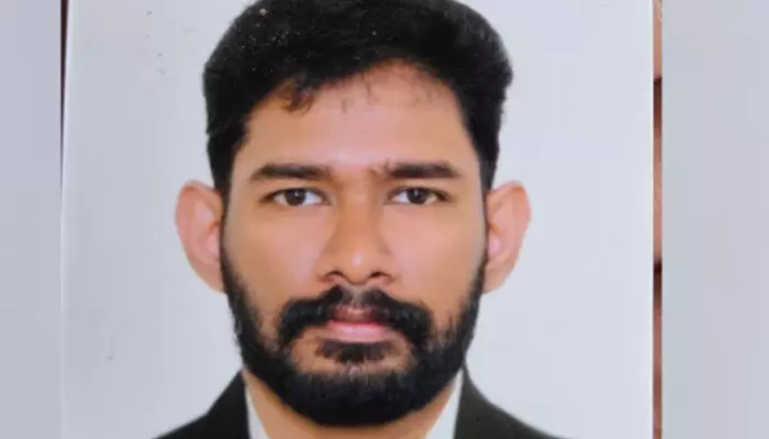 കൺമുന്നിൽ വെച്ച് കുളിക്കാനിറങ്ങിയ കുട്ടി ഒഴുക്കില്‍പ്പെട്ടു; ഒന്നും നോക്കാതെ രക്ഷിക്കാൻ എടുത്തുചാടിയ യുവാവിന് ദാരുണാന്ത്യം; സംഭവം തൃശൂരിൽ