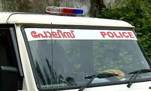 മാവേലിക്കരയില്‍ സിവില്‍ പൊലീസ് ഓഫീസര്‍ ആറ്റില്‍ ചാടി; പിന്നാലെ ചാടി രക്ഷപ്പെടുത്തി നാട്ടുകാര്‍