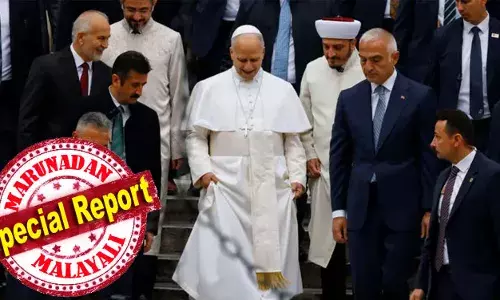 ജോണ് പോള് രണ്ടാമന് മാര്പാപ്പ തുടങ്ങി വച്ച മോസ്ക് സന്ദര്ശനം തുടര്ന്ന് എല്ലാ പോപ്പുമാരും; പോപ്പ് ബെനഡിക്ടും ഫ്രാന്സിസ് പാപ്പയും സന്ദര്ശിച്ച് പ്രാര്ത്ഥിച്ച തുര്ക്കിയിലെ ബ്ലൂ മോസ്കില് ഇന്നലെ ലിയോ മാര്പാപ്പയും എത്തി; തലകുനിച്ചെങ്കിലും പ്രാര്ത്ഥിച്ചില്ലെന്ന് മാധ്യമങ്ങള് ജോണ് പോള് രണ്ടാമന് മാര്പാപ്പ തുടങ്ങി വച്ച മോസ്ക് സന്ദര്ശനം തുടര്ന്ന് എല്ലാ പോപ്പുമാരും; പോപ്പ് ബെനഡിക്ടും ഫ്രാന്സിസ് പാപ്പയും സന്ദര്ശിച്ച് പ്രാര്ത്ഥിച്ച തുര്ക്കിയിലെ ബ്ലൂ മോസ്കില് ഇന്നലെ ലിയോ മാര്പാപ്പയും എത്തി; തലകുനിച്ചെങ്കിലും പ്രാര്ത്ഥിച്ചില്ലെന്ന് മാധ്യമങ്ങള്