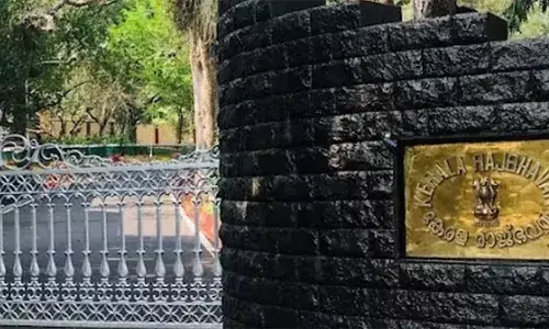 ഗവര്ണറുടെ ഔദ്യോഗിക വസതിയായ രാജ്ഭവന്റെ പേര് ലോക്ഭവന്; കേരള രാജ്ഭവനും തിങ്കളാഴ്ച പുതിയ പേര് സ്വീകരിക്കും ഗവര്ണറുടെ ഔദ്യോഗിക വസതിയായ രാജ്ഭവന്റെ പേര് ലോക്ഭവന്; കേരള രാജ്ഭവനും തിങ്കളാഴ്ച പുതിയ പേര് സ്വീകരിക്കും