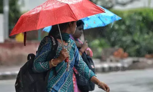 കുട മടക്കല്ലേ..; കേരളത്തിൽ ഇന്ന് പരക്കെ മഴ പെയ്യുമെന്ന് മുന്നറിയിപ്പ്; മൂന്ന് ജില്ലകളിൽ യെല്ലോ അലർട്ട്; ജാഗ്രത വേണമെന്ന് കാലാവസ്ഥ വകുപ്പ് കുട മടക്കല്ലേ..; കേരളത്തിൽ ഇന്ന് പരക്കെ മഴ പെയ്യുമെന്ന് മുന്നറിയിപ്പ്; മൂന്ന് ജില്ലകളിൽ യെല്ലോ അലർട്ട്; ജാഗ്രത വേണമെന്ന് കാലാവസ്ഥ വകുപ്പ്