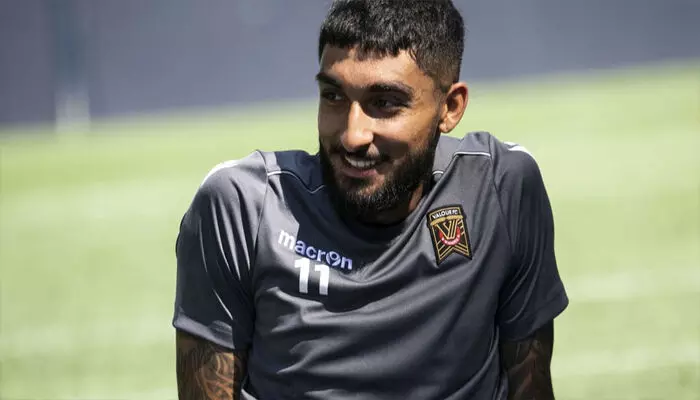 റയാൻ വില്യംസിന് പിന്നാലെ കൂടുമാറ്റത്തിനൊരുങ്ങി മറ്റൊരു ഇന്ത്യൻ വംശജനായ വിദേശ താരം; നീലക്കുപ്പായത്തിൽ കളിക്കാൻ സന്നദ്ധത അറിയിച്ച് കനേഡിയൻ സ്‌ട്രൈക്കർ ഷാൻ സിങ് ഹുൻഡാൽ