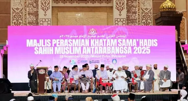 അന്താരാഷ്ട്ര സ്വഹീഹ് മുസ്ലിം പാരായണ സംഗമത്തിന് സമാപ്തി; തിരുനബി സന്ദേശങ്ങള് സാമൂഹ്യ സുസ്ഥിതി സാധ്യമാക്കുന്നത്: ഇന്ത്യന് ഗ്രാന്ഡ് മുഫ്തി അന്താരാഷ്ട്ര സ്വഹീഹ് മുസ്ലിം പാരായണ സംഗമത്തിന് സമാപ്തി; തിരുനബി സന്ദേശങ്ങള് സാമൂഹ്യ സുസ്ഥിതി സാധ്യമാക്കുന്നത്: ഇന്ത്യന് ഗ്രാന്ഡ് മുഫ്തി