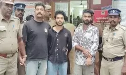 ആന്ധ്രയില് നിന്ന് കേരളത്തിലേക്ക് കഞ്ചാവ് കടത്താന് ശ്രമം; 57 കിലോ കഞ്ചാവുമായി കമ്പത്ത് നിന്നും മൂന്ന് യുവാക്കള് അറസ്റ്റില്: പിടിയിലായത് ഇടുക്കി സ്വദേശികള് ആന്ധ്രയില് നിന്ന് കേരളത്തിലേക്ക് കഞ്ചാവ് കടത്താന് ശ്രമം; 57 കിലോ കഞ്ചാവുമായി കമ്പത്ത് നിന്നും മൂന്ന് യുവാക്കള് അറസ്റ്റില്: പിടിയിലായത് ഇടുക്കി സ്വദേശികള്