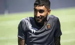 റയാൻ വില്യംസിന് പിന്നാലെ കൂടുമാറ്റത്തിനൊരുങ്ങി മറ്റൊരു ഇന്ത്യൻ വംശജനായ വിദേശ താരം; നീലക്കുപ്പായത്തിൽ കളിക്കാൻ സന്നദ്ധത അറിയിച്ച് കനേഡിയൻ സ്‌ട്രൈക്കർ ഷാൻ സിങ് ഹുൻഡാൽ