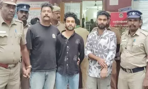 ആന്ധ്രയില് നിന്ന് കേരളത്തിലേക്ക് കഞ്ചാവ് കടത്താന് ശ്രമം; 57 കിലോ കഞ്ചാവുമായി കമ്പത്ത് നിന്നും മൂന്ന് യുവാക്കള് അറസ്റ്റില്: പിടിയിലായത് ഇടുക്കി സ്വദേശികള് ആന്ധ്രയില് നിന്ന് കേരളത്തിലേക്ക് കഞ്ചാവ് കടത്താന് ശ്രമം; 57 കിലോ കഞ്ചാവുമായി കമ്പത്ത് നിന്നും മൂന്ന് യുവാക്കള് അറസ്റ്റില്: പിടിയിലായത് ഇടുക്കി സ്വദേശികള്