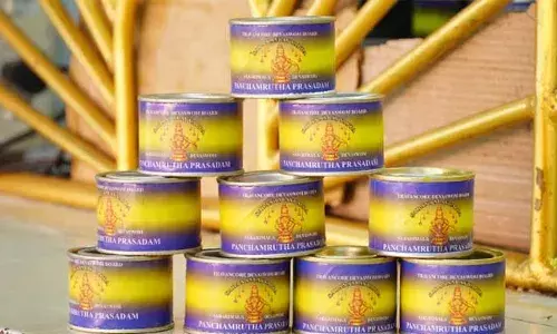 സ്വര്ണമോഷണ വിവാദങ്ങള് ശബരിമലയില് ഏശിയില്ല; ആദ്യ 15 ദിവസത്തെ വരുമാനം 92 കോടി; അരവണയില് നിന്ന് 47 കോടി സ്വര്ണമോഷണ വിവാദങ്ങള് ശബരിമലയില് ഏശിയില്ല; ആദ്യ 15 ദിവസത്തെ വരുമാനം 92 കോടി; അരവണയില് നിന്ന് 47 കോടി