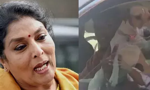 വളര്‍ത്തുനായയുമായി പാര്‍ലമെന്റിലെത്തി കോണ്‍ഗ്രസ് എംപി; കടിക്കുന്നവര്‍ ഉള്ളിലുണ്ടെന്ന് വിവാദമായപ്പോള്‍ രേണുക ചൗധരിയുടെ പ്രതികരണം