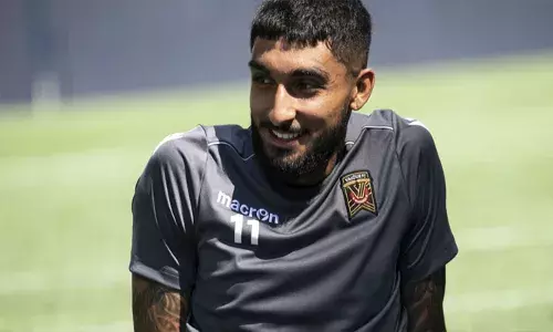 റയാൻ വില്യംസിന് പിന്നാലെ കൂടുമാറ്റത്തിനൊരുങ്ങി മറ്റൊരു ഇന്ത്യൻ വംശജനായ വിദേശ താരം; നീലക്കുപ്പായത്തിൽ കളിക്കാൻ സന്നദ്ധത അറിയിച്ച് കനേഡിയൻ സ്‌ട്രൈക്കർ ഷാൻ സിങ് ഹുൻഡാൽ