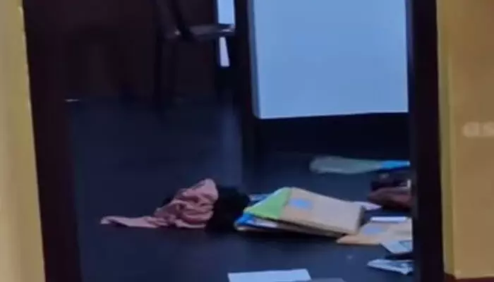 വീട്ടുകാര്‍ ക്ഷേത്രത്തില്‍ പോയ സമയത്ത് മോഷണം; 13 പവന്‍ സ്വര്‍ണം കവര്‍ന്നു