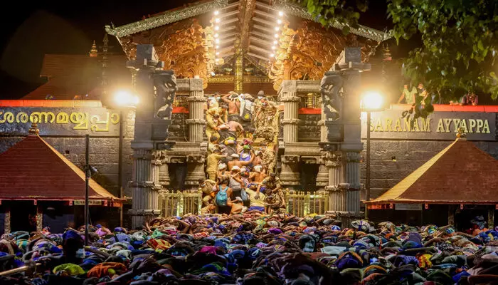 ശബരിമല നടവരവില് റെക്കോര്ഡ് വര്ധന; 15 ദിവസം പിന്നിടുമ്പോള് ആകെ വരവ് 92 കോടി രൂപ ശബരിമല നടവരവില് റെക്കോര്ഡ് വര്ധന; 15 ദിവസം പിന്നിടുമ്പോള് ആകെ വരവ് 92 കോടി രൂപ