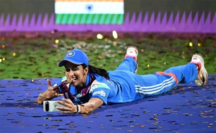 സെമി ഫൈനലിന് പിന്നാലെ ആയിരത്തിലേറെ മെസേജുകള്, വാട്സ്ആപ്പ് അണ്ഇന്സ്റ്റാള് ചെയ്തു; ഫൈനലിന് മുമ്പ് സോഷ്യല് മീഡിയയില് നിന്നും വിട്ടുനിന്നെന്ന് ജമീമ റോഡ്രിഗസ് സെമി ഫൈനലിന് പിന്നാലെ ആയിരത്തിലേറെ മെസേജുകള്, വാട്സ്ആപ്പ് അണ്ഇന്സ്റ്റാള് ചെയ്തു; ഫൈനലിന് മുമ്പ് സോഷ്യല് മീഡിയയില് നിന്നും വിട്ടുനിന്നെന്ന് ജമീമ റോഡ്രിഗസ്