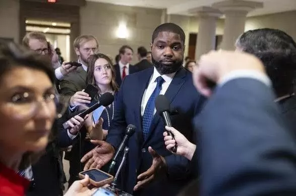 ഫ്‌ലോറിഡ ഗവര്‍ണര്‍ പോര്: ട്രംപിന്റെ സ്ഥാനാര്‍ത്ഥി ബൈറോണ്‍ ഡൊണാള്‍ഡ്സിനെതിരെ റിപ്പബ്ലിക്കന്‍ വിമര്‍ശനം