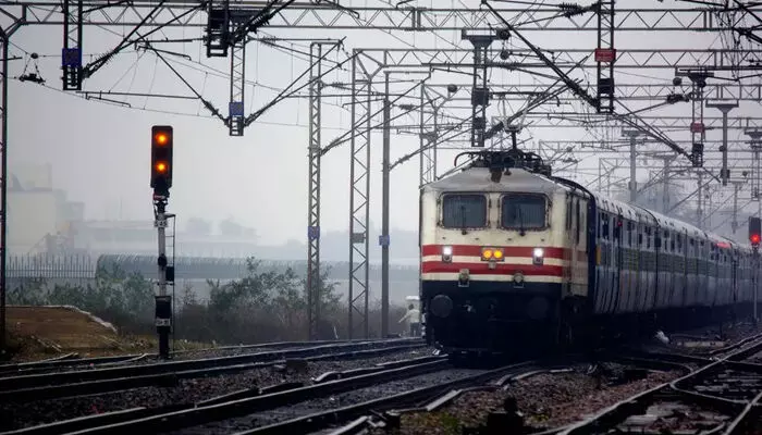 പാലക്കാട് ഡിവിഷനിലെ വിവിധ സ്ഥലങ്ങളില് ട്രാക്കില് അറ്റകുറ്റപ്പണി; ട്രെയിന് സര്വീസുകളില് ക്രമീകരണം പാലക്കാട് ഡിവിഷനിലെ വിവിധ സ്ഥലങ്ങളില് ട്രാക്കില് അറ്റകുറ്റപ്പണി; ട്രെയിന് സര്വീസുകളില് ക്രമീകരണം