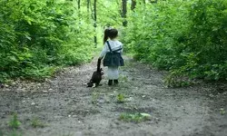 കളിക്കുന്നതിനിടെ വഴിതെറ്റിയ രണ്ടു വയസുകാരി ഒരു രാത്രി മുഴുവന്‍ കഴിഞ്ഞത് കാപ്പിത്തോട്ടത്തില്‍;  നാട്ടുകാരും വനംവകുപ്പ് ഉദ്യോഗസ്ഥരും തിരഞ്ഞെങ്കിലും കണ്ടെത്താനായില്ല: കുട്ടിയെ കണ്ടെത്തുന്നത് പിറ്റേ ദിവസം പുലര്‍ച്ചെ