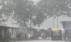 സംസ്ഥാനത്ത് ഇന്ന് ഇടിമിന്നലോട് കൂടിയ ഒറ്റപ്പെട്ട മഴയ്ക്ക് സാധ്യത; നാളെ നാലു ജില്ലകളില്‍ യെല്ലോ അലര്‍ട്ട്