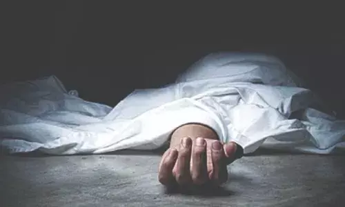 ഗുജറാത്തില്‍ മലയാളിയായ കോളേജ് വിദ്യാര്‍ത്ഥി കെട്ടിടത്തിന് മുകളില്‍ നിന്നും ചാടി ജീവനൊടുക്കി; അധികൃതരെ അറിയിച്ചിട്ടും ആംബുലന്‍സ് വിട്ടു നല്‍കിയില്ല; ആരും തിരിഞ്ഞു നോക്കിയില്ല: ചികിത്സ വൈകിയതായും ആരോപണം: പ്രതിഷേധിച്ച് വിദ്യാര്‍ത്ഥികള്‍