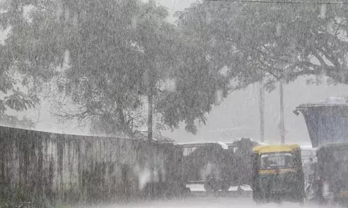 സംസ്ഥാനത്ത് ഇന്ന് ഇടിമിന്നലോട് കൂടിയ ഒറ്റപ്പെട്ട മഴയ്ക്ക് സാധ്യത; നാളെ നാലു ജില്ലകളില്‍ യെല്ലോ അലര്‍ട്ട്