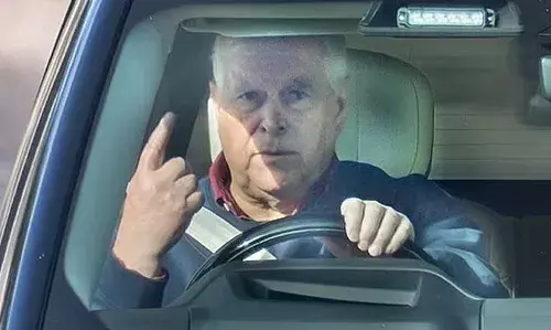 ആന്‍ഡ്രുവിന്റെ അവസാന രാജപദവിയും എടുത്ത് കളഞ്ഞു.. ഇനി രാജാവിന്റെ അനിയന്‍ വെറും സാധാരണക്കാരന്‍