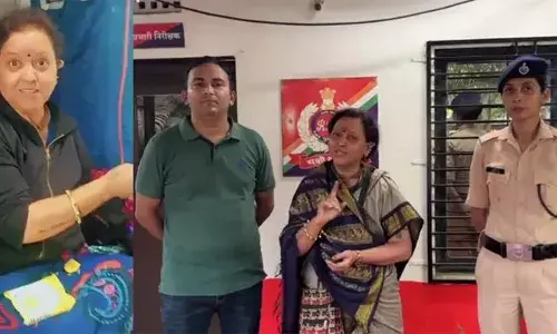 കെറ്റില്‍ ഉപയോഗിച്ച് ട്രെയിന് യാത്രക്കിടെ പാചകം; ആ വൈറല്‍ വീഡിയോക്ക് പിന്നിലെ യാത്രക്കാരിയെ കണ്ടെത്തി കേസെടുത്ത് റെയില്‍വേ; ഒടുവില്‍ ക്ഷമാപണവുമായി വീഡിയോ