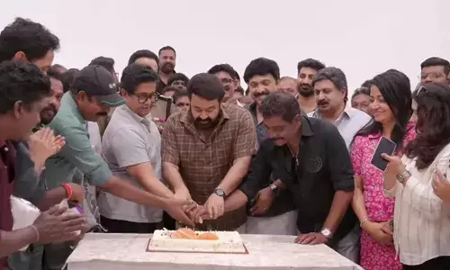 ജോര്‍ജുകുട്ടി കറക്റ്റ് ആണോ, എല്ലാരും പറഞ്ഞപ്പോള്‍ ഒരു ഡൗട്ട് എന്ന് മോഹന്‍ലാല്‍;  ദൃശ്യം 3 പാക്കപ്പ്: ഇനി പുതിയ കരുനീക്കങ്ങള്‍ക്കായി കാത്തിരിക്കാം; കേക്ക് മുറിച്ച് സെറ്റിലെ മറ്റ് അഭിനേതാക്കള്‍ക്കൊപ്പം സന്തോഷവും പങ്കിടല്‍