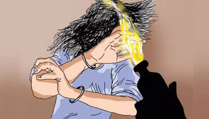 അനാശാസ്യ പ്രവര്‍ത്തനവും ലഹരി ഉപയോഗവും ചോദ്യം ചെയ്തു; ഛത്തീസ്ഡഗില്‍ നാട്ടുകാര്‍ക്ക് നേരെ ആസിഡ് ആക്രമണം നടത്തി യുവതികള്‍:  ആറുപേര്‍ക്ക് ഗുരുതര പരിക്ക്