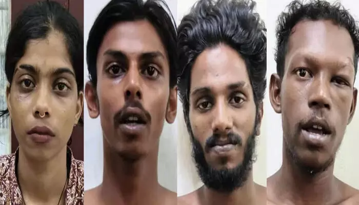 വീടിനു നേരെ സ്ഫോടക വസ്തുക്കള് എറിഞ്ഞു; വാക്കുതര്ക്കത്തിനിടെ യുവതിയെ ബിയര് ബോട്ടിലിനടിച്ച് പരുക്കേല്പ്പിച്ചു; ചങ്ങനാശേരിയില് യുവതിയടക്കം നാലുപേര് അറസ്റ്റില് വീടിനു നേരെ സ്ഫോടക വസ്തുക്കള് എറിഞ്ഞു; വാക്കുതര്ക്കത്തിനിടെ യുവതിയെ ബിയര് ബോട്ടിലിനടിച്ച് പരുക്കേല്പ്പിച്ചു; ചങ്ങനാശേരിയില് യുവതിയടക്കം നാലുപേര് അറസ്റ്റില്