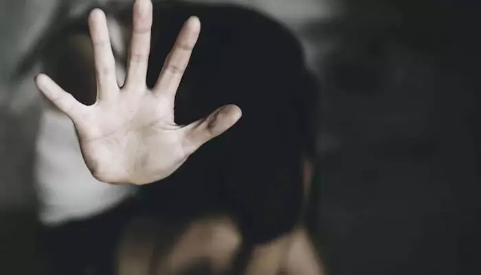 പതിമൂന്നുകാരിയെ കരിമ്പിന് തോട്ടത്തിലേക്ക് വലിച്ചിഴച്ചു കൊണ്ടു പോയി പീഡിപ്പിച്ചു; പെണ്കുട്ടി പീഡനത്തിന് ഇരയായത് ധാന്യം പൊടിക്കുന്ന മില്ലില് പോയി തിരികെ വരും വഴി പതിമൂന്നുകാരിയെ കരിമ്പിന് തോട്ടത്തിലേക്ക് വലിച്ചിഴച്ചു കൊണ്ടു പോയി പീഡിപ്പിച്ചു; പെണ്കുട്ടി പീഡനത്തിന് ഇരയായത് ധാന്യം പൊടിക്കുന്ന മില്ലില് പോയി തിരികെ വരും വഴി