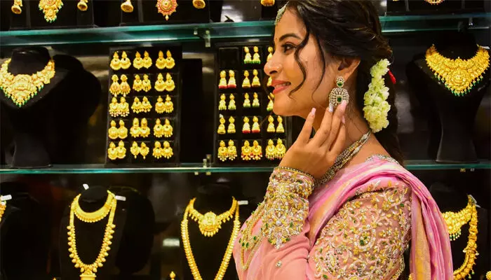 യുഎസ് ഡോളർ നിരക്കുകളിലെ ഇടിവ്; സംസ്ഥാനത്ത് സ്വർണവില വീണ്ടും കുത്തനെ ഉയർന്നു; പവന് 520 രൂപയുടെ വർധനവ്; വെള്ളിയുടെ വിലയിലും മാറ്റം യുഎസ് ഡോളർ നിരക്കുകളിലെ ഇടിവ്; സംസ്ഥാനത്ത് സ്വർണവില വീണ്ടും കുത്തനെ ഉയർന്നു; പവന് 520 രൂപയുടെ വർധനവ്; വെള്ളിയുടെ വിലയിലും മാറ്റം