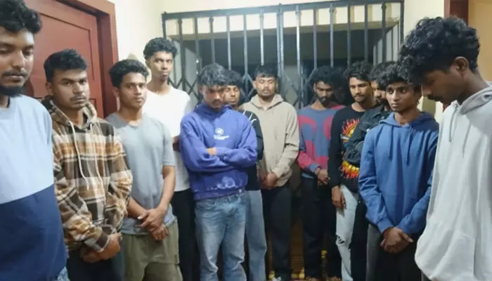 സ്വന്തം ആവശ്യത്തിന് കൊണ്ട് വന്നതാണ് സാറെ..! ഇടുക്കിയിൽ കറങ്ങാനെത്തിയ കുറച്ച് പയ്യന്മാരുടെ സ്വഭാവത്തിൽ മാറ്റം; ഇരച്ചെത്തിയ ഡാൻസാഫ് സംഘം കണ്ടത്; കൈയ്യോടെ പൊക്കി സ്വന്തം ആവശ്യത്തിന് കൊണ്ട് വന്നതാണ് സാറെ..! ഇടുക്കിയിൽ കറങ്ങാനെത്തിയ കുറച്ച് പയ്യന്മാരുടെ സ്വഭാവത്തിൽ മാറ്റം; ഇരച്ചെത്തിയ ഡാൻസാഫ് സംഘം കണ്ടത്; കൈയ്യോടെ പൊക്കി