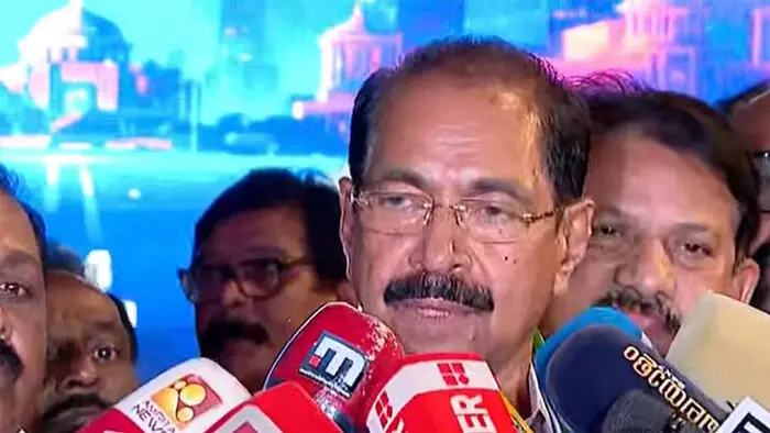 ഇപ്പോള് പുറത്താക്കില്ല, രാഹുലിനെതിരെ ഉചിതമായ സമയത്ത് നടപടി എടുക്കുമെന്ന് സണ്ണി ജോസഫ്; ആദ്യം വാര്ത്ത വന്നപ്പോള് തന്നെ പാര്ട്ടിയില് നിന്ന് സസ്പെന്ഡ് ചെയ്തിട്ടുണ്ടെന്ന് കെപിസിസി അധ്യക്ഷന് ഇപ്പോള് പുറത്താക്കില്ല, രാഹുലിനെതിരെ ഉചിതമായ സമയത്ത് നടപടി എടുക്കുമെന്ന് സണ്ണി ജോസഫ്; ആദ്യം വാര്ത്ത വന്നപ്പോള് തന്നെ പാര്ട്ടിയില് നിന്ന് സസ്പെന്ഡ് ചെയ്തിട്ടുണ്ടെന്ന് കെപിസിസി അധ്യക്ഷന്