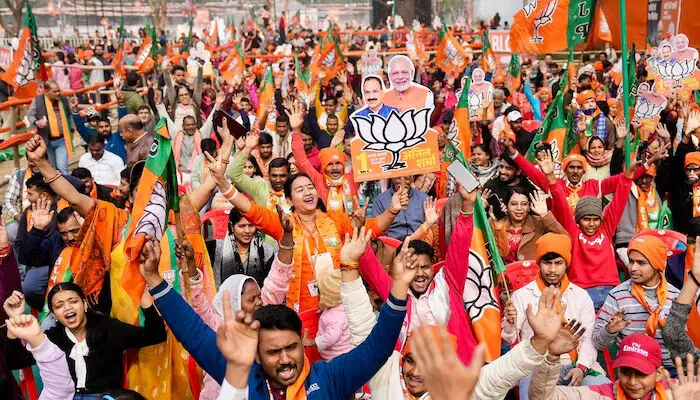 ഡല്‍ഹി മുനിസിപ്പല്‍ കോര്‍പ്പറേഷന്‍ ഉപതിരഞ്ഞെടുപ്പ്: ബിജെപിക്ക് മുന്നേറ്റം, 7 സീറ്റുകളില്‍ വിജയം; എഎപി മൂന്നുസീറ്റില്‍ ഒതുങ്ങി; ശക്തി ക്ഷയിച്ച കോണ്‍ഗ്രസ് ഒരു സീറ്റ് പിടിച്ചെടുത്ത് തിരിച്ചുവരുന്നു