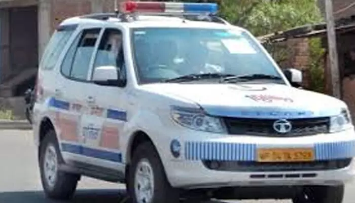 മൊബൈല് ഫോണില് റീല് ചിത്രീകരിക്കുന്നതിനിടെ പാലത്തില് നിന്നും വീണു; യുവാവിന് ദാരുണാന്ത്യം; വീഴ്ചയുടെ ക്ലിപ്പ് മൊബൈലില് മൊബൈല് ഫോണില് റീല് ചിത്രീകരിക്കുന്നതിനിടെ പാലത്തില് നിന്നും വീണു; യുവാവിന് ദാരുണാന്ത്യം; വീഴ്ചയുടെ ക്ലിപ്പ് മൊബൈലില്