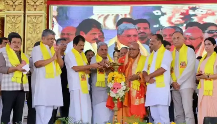 ശിവഗിരി മഠത്തിന് മംഗളൂരുവിലോ ഉഡുപ്പിയിലോ അഞ്ച് ഏക്കര്‍ ഭൂമി നല്‍കുമെന്ന് മുഖ്യമന്ത്രി സിദ്ധരാമയ്യ