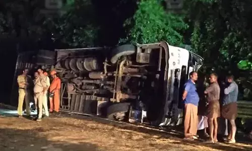 പാലായില്‍ ടൂറിസ്റ്റ് ബസ് മറിഞ്ഞ് അപകടം; അപകടത്തില്‍പ്പെട്ടത് വിനോദ യാത്ര കഴിഞ്ഞ് മടങ്ങിയ സ്‌കൂള്‍ വിദ്യാര്‍ഥികള്‍ സഞ്ചരിച്ച ബസ്: പരിക്കേറ്റവര്‍ ആശുപത്രിയില്‍