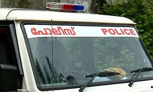 കല്‍പ്പറ്റയില്‍ സീബ്ര ലൈനിലൂടെ റോഡ് മുറിച്ചുകടക്കുകയായിരുന്ന വിദ്യാര്‍ത്ഥിനിയെ കാറിടിച്ച സംഭവം; കാറോടിച്ചത് പ്രായപൂര്‍ത്തിയാകാത്ത കുട്ടി: വാഹന ഉടമയ്‌ക്കെതിരെ കേസ്