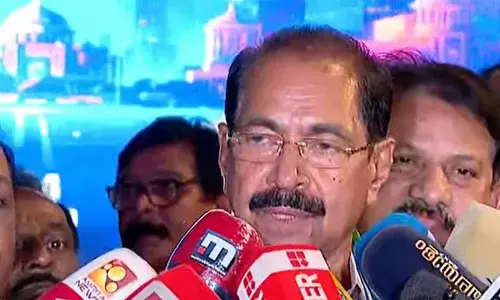 ഇപ്പോള്‍ പുറത്താക്കില്ല, രാഹുലിനെതിരെ ഉചിതമായ സമയത്ത് നടപടി എടുക്കുമെന്ന് സണ്ണി ജോസഫ്;  ആദ്യം വാര്‍ത്ത വന്നപ്പോള്‍ തന്നെ പാര്‍ട്ടിയില്‍ നിന്ന് സസ്പെന്‍ഡ് ചെയ്തിട്ടുണ്ടെന്ന് കെപിസിസി അധ്യക്ഷന്‍