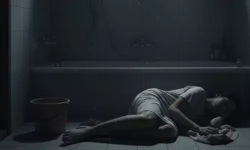 ജോലികഴിഞ്ഞ് വീട്ടിലെത്തി; വാതിൽ പൂട്ടി കിടന്നതിൽ തോന്നിയ സംശയം; ചവിട്ടി തുറന്നതും ഭർത്താവിന്റെ നെഞ്ച് പതറി; കണ്ടത് സ്വന്തം ഭാര്യയുടെ മൃതദേഹം; വില്ലനായത് കുളിമുറിയിലെ ആ വസ്തു