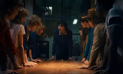 അഞ്ച് ദിവസങ്ങൾക്കുള്ളിൽ 59.6 മില്യൺ വ്യൂസ്; സ്ട്രീമിങ്ങിൽ റെക്കോർഡ് നേട്ടം; ആദ്യ ആഴ്ചയിൽ ഏറ്റവും കൂടുതൽ ആളുകൾ കണ്ട ഇംഗ്ലീഷ് സീരീസായി സ്ട്രേഞ്ചർ തിങ്സ്