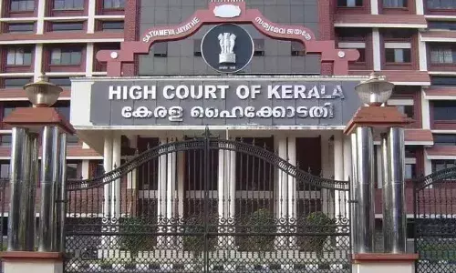 ക്ഷേത്രങ്ങളിലെ തിരക്ക് നിയന്ത്രണത്തിന് ബൗണ്‍സര്‍മാര്‍ വേണ്ട; ഇത്തരം സംഭവങ്ങള്‍ ആവര്‍ത്തിക്കരുതെന്ന് ഹൈക്കോടതി; തെറ്റുപറ്റിയെന്ന് കൊച്ചിന്‍ ദേവസ്വം ബോര്‍ഡ്