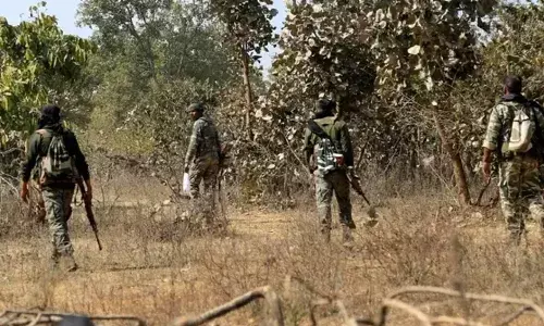ഛത്തീസ്ഗഡില്‍ സുരക്ഷാസേനയുമായി ഏറ്റുമുട്ടല്‍;  12 മാവോയിസ്റ്റുകളെ വധിച്ചു; മൂന്ന് ജവാന്മാര്‍ക്ക് വിരമൃത്യു