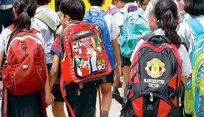 ഒരു പ്രത്യേക ശ്രദ്ധയ്ക്ക്; ആലപ്പുഴയിൽ ഇന്ന് പ്രാദേശിക അവധി; നാല് താലൂക്കുകളിലെ വിദ്യാഭ്യാസ സ്ഥാപനങ്ങൾക്കും സർക്കാർ ഓഫീസുകൾക്കും ബാധകം; പരീക്ഷകൾക്ക് മാറ്റമുണ്ടാകില്ല