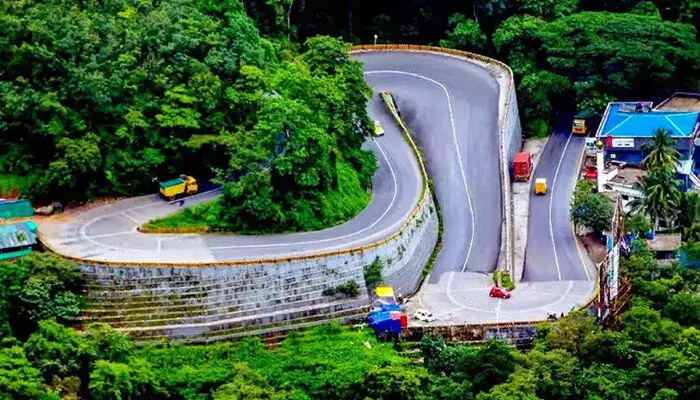 മുറിച്ചിട്ട മരത്തടികള്‍ മാറ്റാന്‍ നീക്കം; താമരശ്ശേരി ചുരത്തില്‍ വെള്ളിയാഴ്ച ഗതാഗതം തടസപ്പെടും