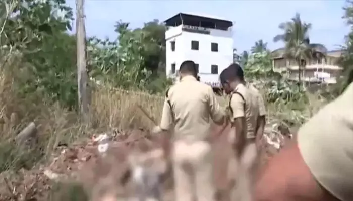 പാലക്കാട് നഗരമധ്യത്തിൽ പ്ലാസ്റ്റിക് കവറിൽ പൊതിഞ്ഞ നിലയിൽ മനുഷ്യന്റെ തലയോട്ടിയും അസ്ഥികളും കണ്ടെത്തി; അന്വേഷണം ആരംഭിച്ച് പോലീസ് പാലക്കാട് നഗരമധ്യത്തിൽ പ്ലാസ്റ്റിക് കവറിൽ പൊതിഞ്ഞ നിലയിൽ മനുഷ്യന്റെ തലയോട്ടിയും അസ്ഥികളും കണ്ടെത്തി; അന്വേഷണം ആരംഭിച്ച് പോലീസ്