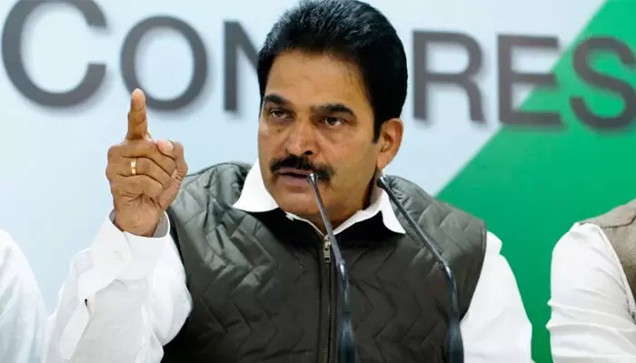 രാഹുല് മാങ്കൂട്ടത്തിലിനെ പാര്ട്ടിയില് നിന്ന് പുറത്താക്കാനുള്ള കെപിസിസിയുടെ തീരുമാനം കോണ്ഗ്രസിന്റെ അന്തസ് ഉയര്ത്തിപ്പിടിക്കുന്നത്; നടപടി ഹൈക്കമാന്ഡ് അംഗീകരിച്ചു; എംഎല്എ സ്ഥാനത്ത് തുടരുന്നതില് തീരുമാനം എടുക്കേണ്ടത് രാഹുലെന്നും കെസി വേണുഗോപാല് രാഹുല് മാങ്കൂട്ടത്തിലിനെ പാര്ട്ടിയില് നിന്ന് പുറത്താക്കാനുള്ള കെപിസിസിയുടെ തീരുമാനം കോണ്ഗ്രസിന്റെ അന്തസ് ഉയര്ത്തിപ്പിടിക്കുന്നത്; നടപടി ഹൈക്കമാന്ഡ് അംഗീകരിച്ചു; എംഎല്എ സ്ഥാനത്ത് തുടരുന്നതില് തീരുമാനം എടുക്കേണ്ടത് രാഹുലെന്നും കെസി വേണുഗോപാല്