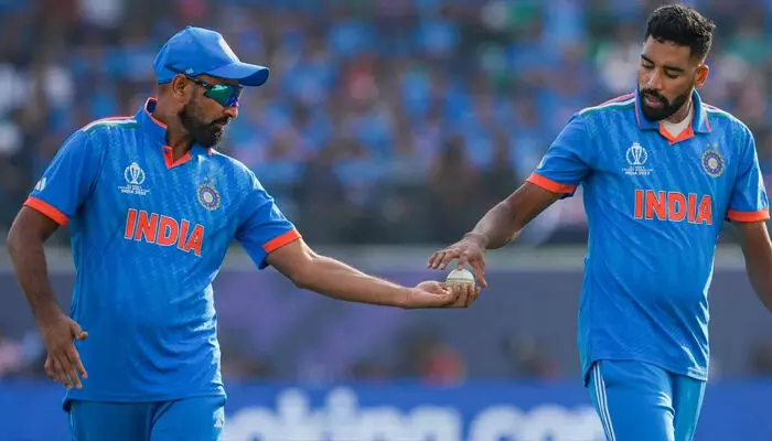 ബുംറയ്ക്ക് വിശ്രമം; ആഭ്യന്തര ക്രിക്കറ്റിൽ തിളങ്ങി മുഹമ്മദ് ഷമി; സിറാജ് എവിടെയെന്ന് ചോദിച്ച് മുൻ ഇന്ത്യൻ താരവും; ദക്ഷിണാഫ്രിക്കയുടെ തല്ലുവാങ്ങാൻ പ്രസിദ്ധ് കൃഷ്ണ; ആരാധകരിൽ ആശങ്ക ബുംറയ്ക്ക് വിശ്രമം; ആഭ്യന്തര ക്രിക്കറ്റിൽ തിളങ്ങി മുഹമ്മദ് ഷമി; സിറാജ് എവിടെയെന്ന് ചോദിച്ച് മുൻ ഇന്ത്യൻ താരവും; ദക്ഷിണാഫ്രിക്കയുടെ തല്ലുവാങ്ങാൻ പ്രസിദ്ധ് കൃഷ്ണ; ആരാധകരിൽ ആശങ്ക