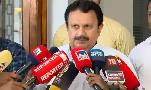 ജോണ് ബ്രിട്ടാസ് മോദിക്കും പിണറായിക്കുമിടയിലുള്ള പാലം; മാര്ക്സിസ്റ്റ് പാര്ട്ടിയുടെ കരുത്തരായ സ്ഥാനാര്ഥികള് ഉള്ളിടത്തെല്ലാം ബി.ജെ.പി ദുര്ബല സ്ഥാനാര്ഥികളെ നിര്ത്തി; കേരളത്തില് ബി.ജെ.പി-സി.പി.എം സഖ്യമെന്ന് കെ മുരളീധരന് ജോണ് ബ്രിട്ടാസ് മോദിക്കും പിണറായിക്കുമിടയിലുള്ള പാലം; മാര്ക്സിസ്റ്റ് പാര്ട്ടിയുടെ കരുത്തരായ സ്ഥാനാര്ഥികള് ഉള്ളിടത്തെല്ലാം ബി.ജെ.പി ദുര്ബല സ്ഥാനാര്ഥികളെ നിര്ത്തി; കേരളത്തില് ബി.ജെ.പി-സി.പി.എം സഖ്യമെന്ന് കെ മുരളീധരന്