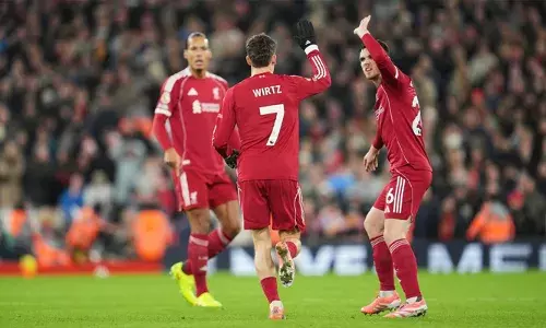 ആൻഫീൽഡിലെ ചരിത്ര വിജയം കൈവിട്ട് സണ്ടർലൻഡ്; സെൽഫ് ഗോളിൽ ലിവർപൂളിന് ആശ്വാസം; മോശം ഫോം തുടർന്ന് ആർനെ സ്ലോട്ടും സംഘവും